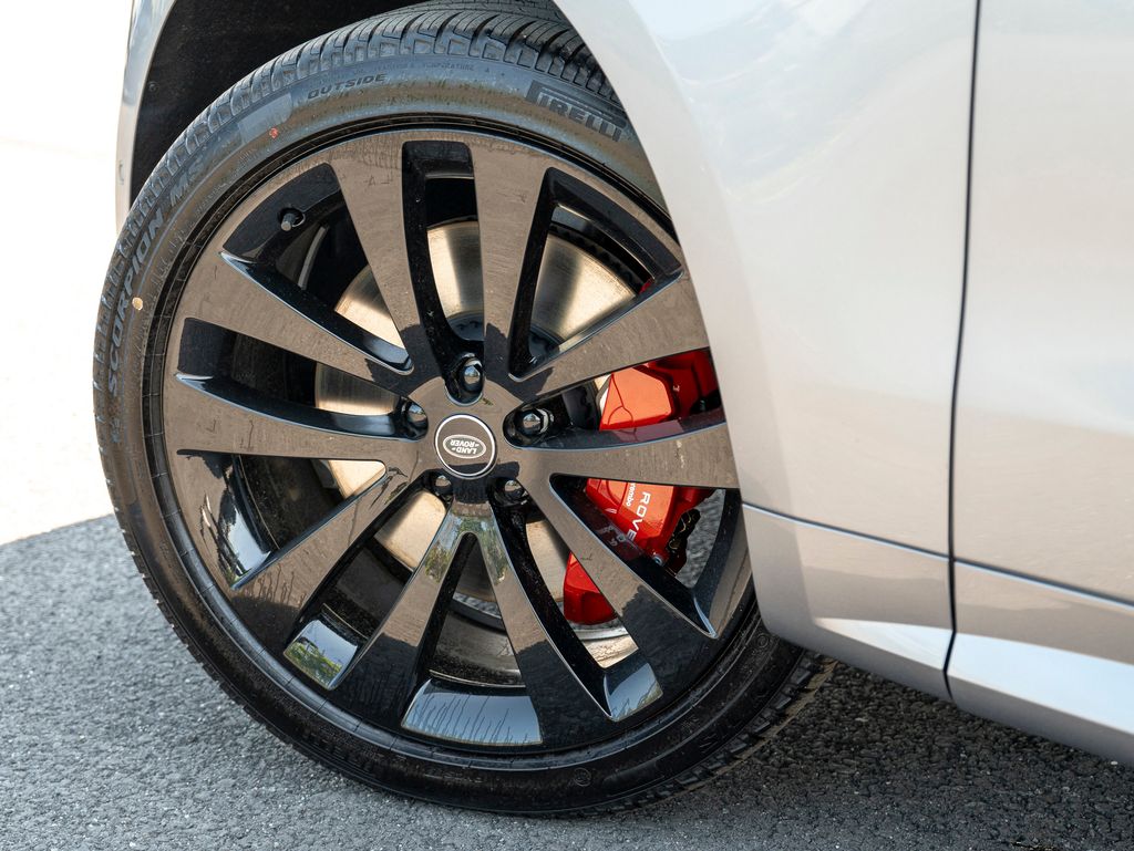 2025 Land Rover Range Rover Sport SE photo 9