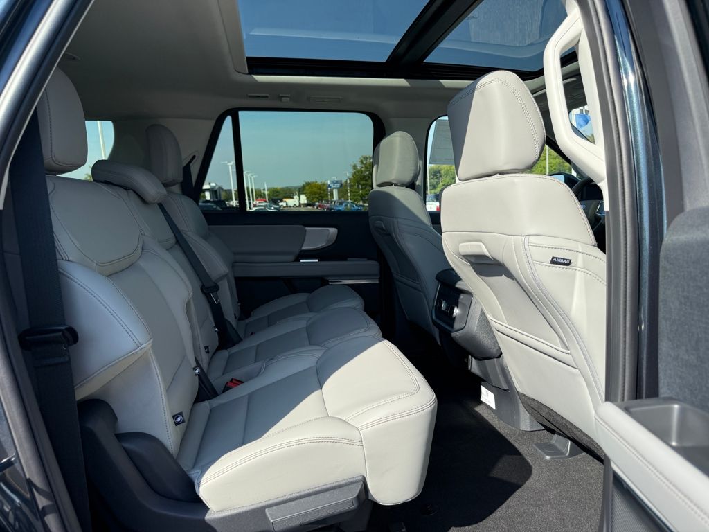 2025 Ford Expedition MAX photo 9