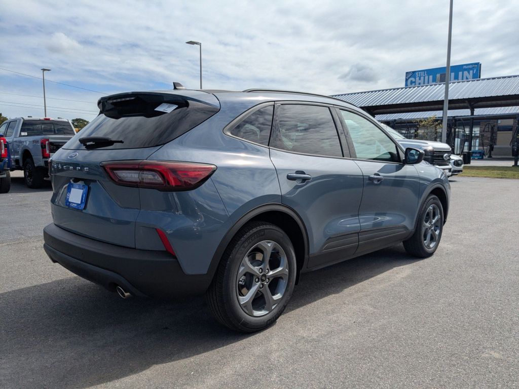 2026 Ford Escape ST-Line photo 2