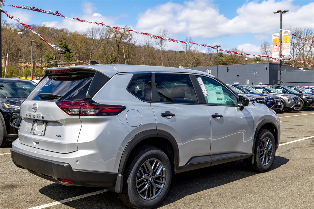 2025 Nissan Rogue S photo 5