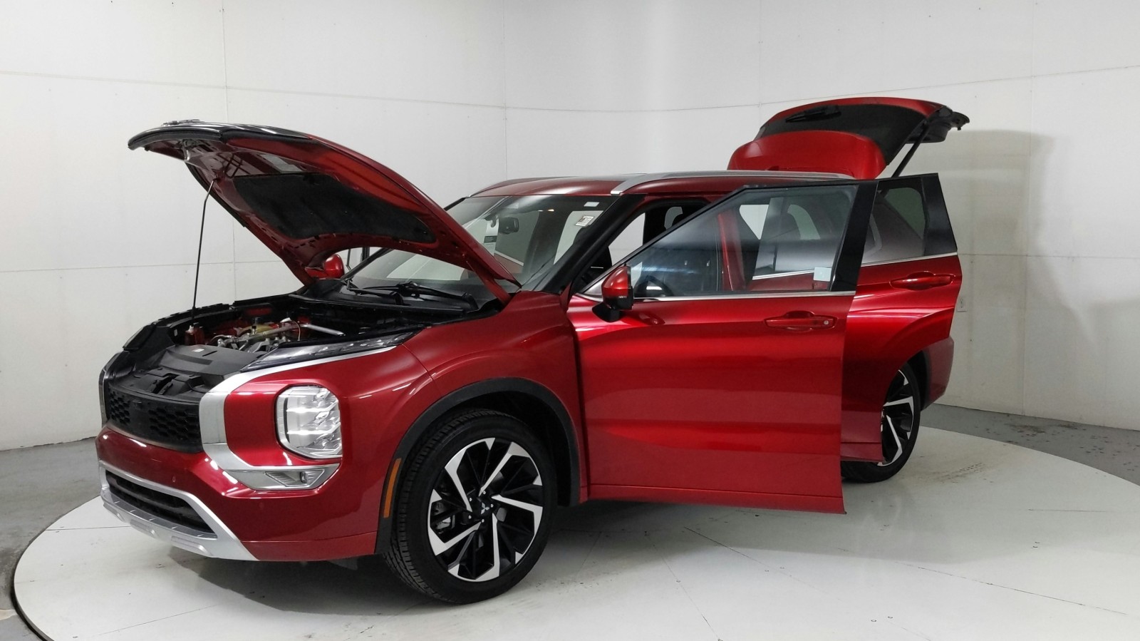 Used 2022  Mitsubishi SEL image 9