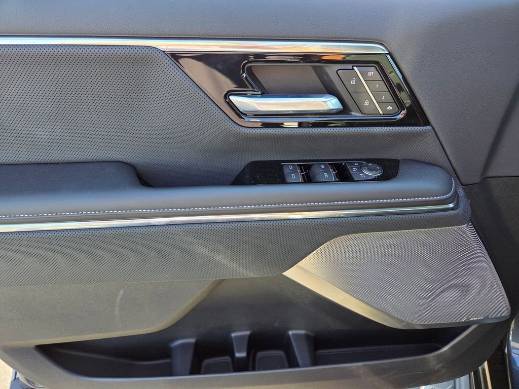2025 Gmc Sierra EV Denali photo 9