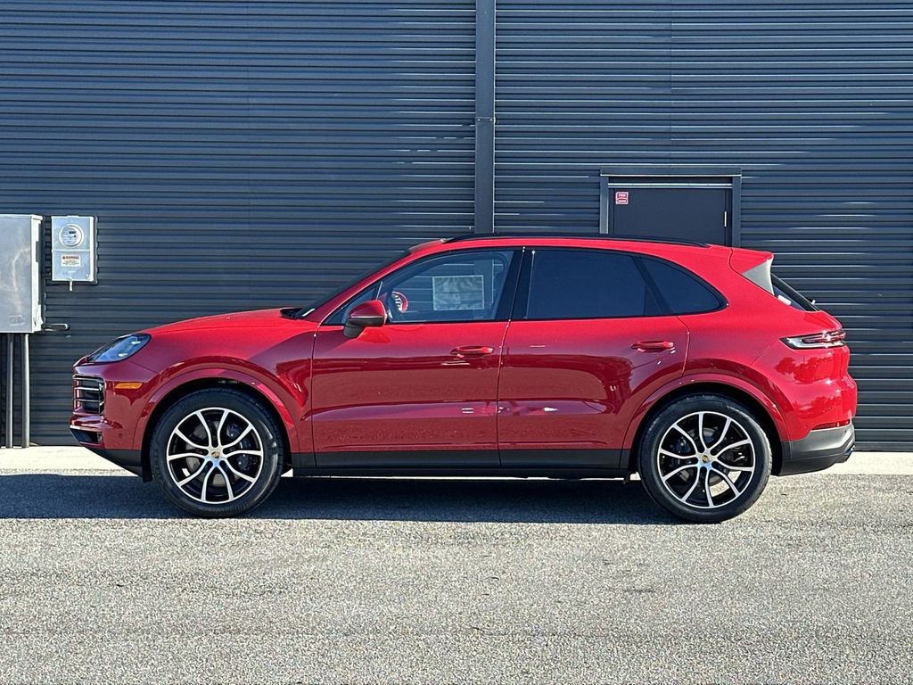 2025 Porsche Cayenne Base photo 10