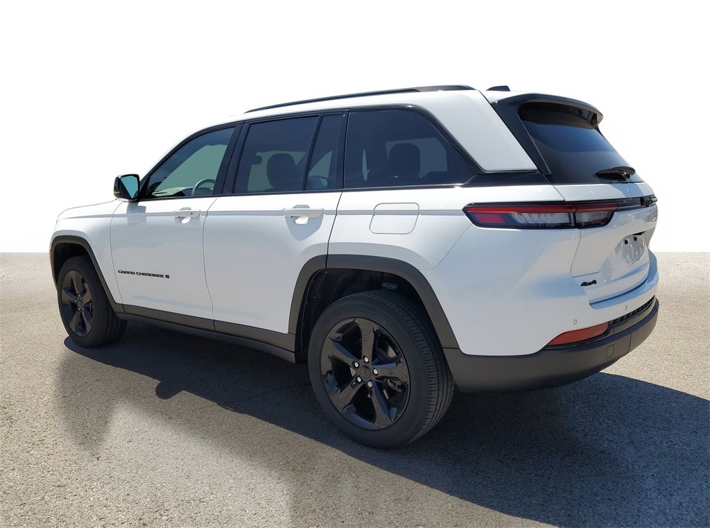 2023 Jeep Grand Cherokee Altitude photo 3