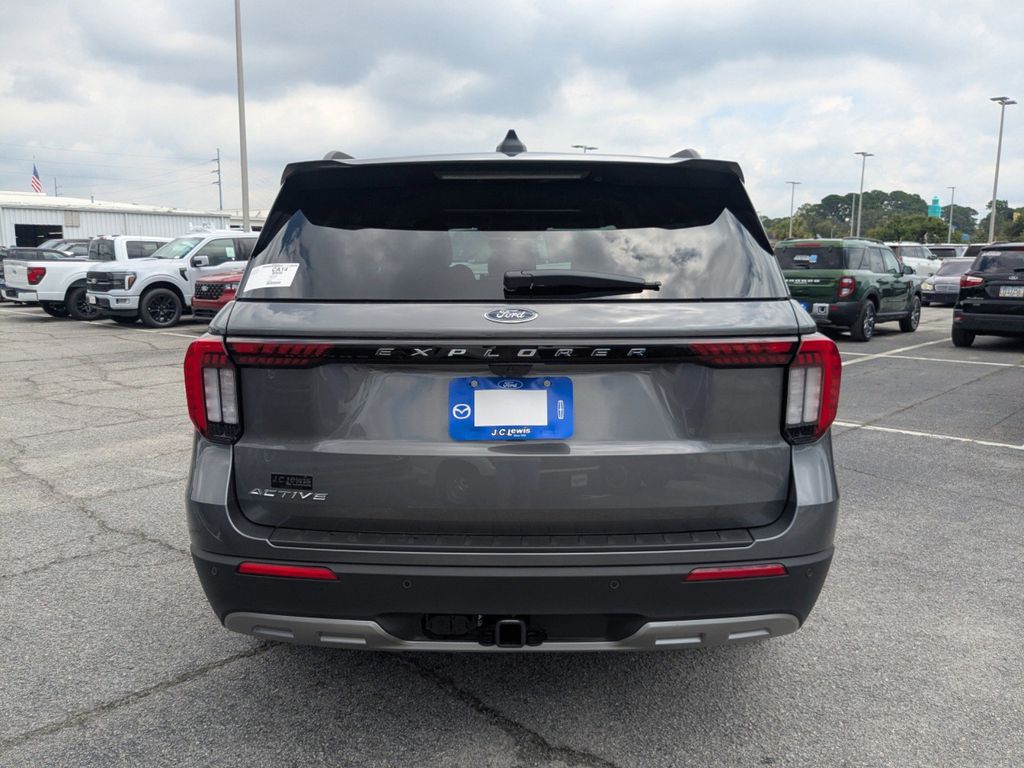 2025 Ford Explorer photo 3