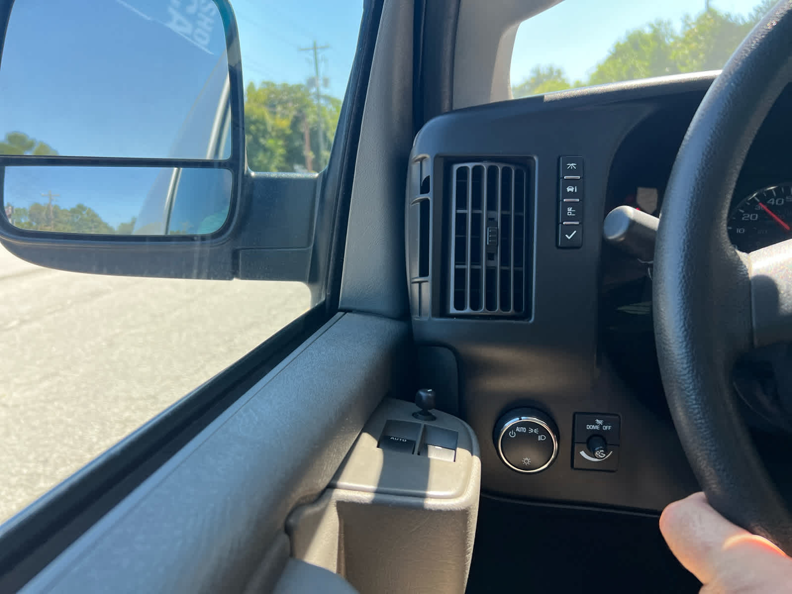 2023 Chevrolet Express Cargo 2500 photo 17