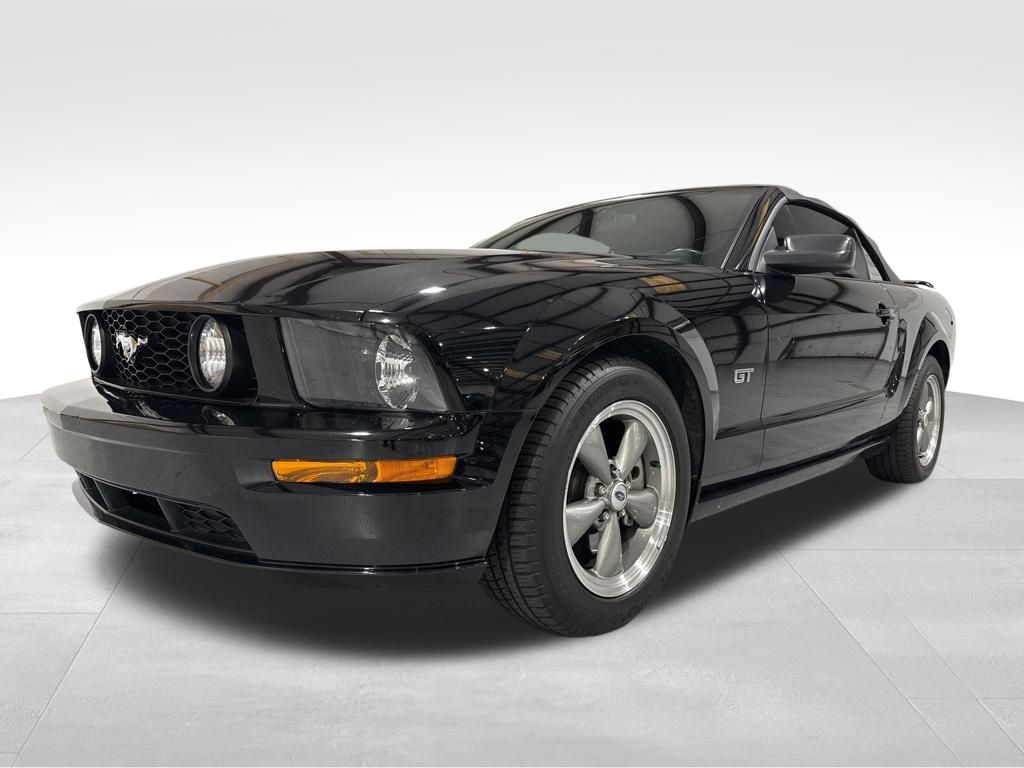 2005 Ford Mustang GT Premium's photo