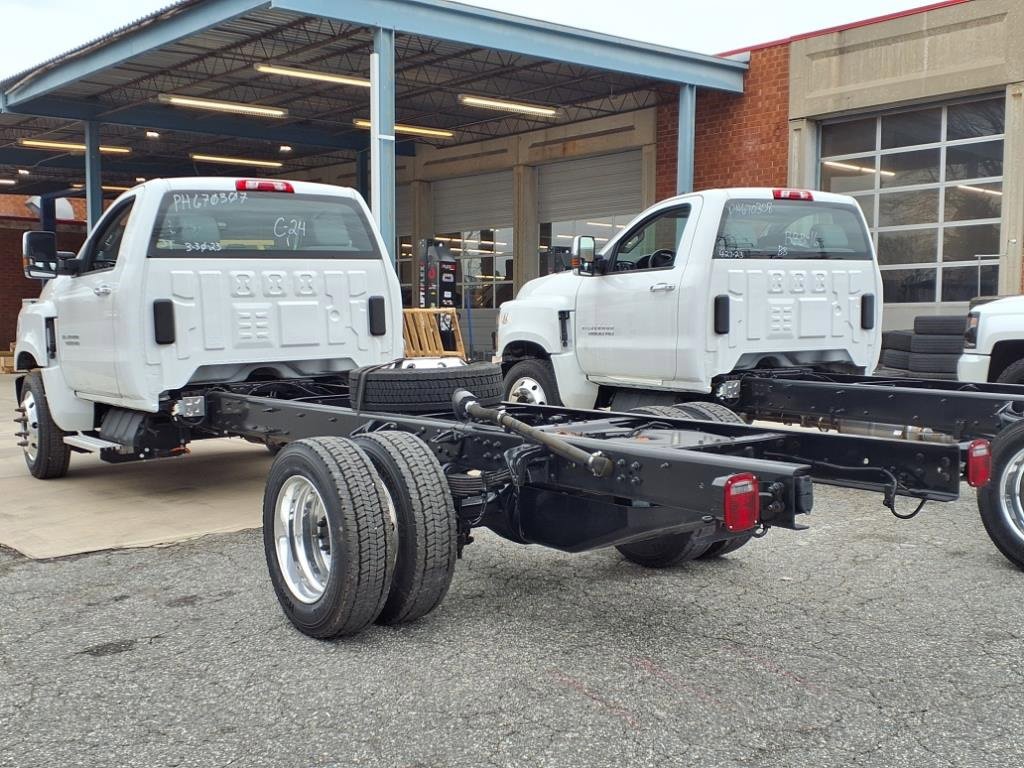 2023 Chevrolet Silverado 6500HD Work Truck photo 4