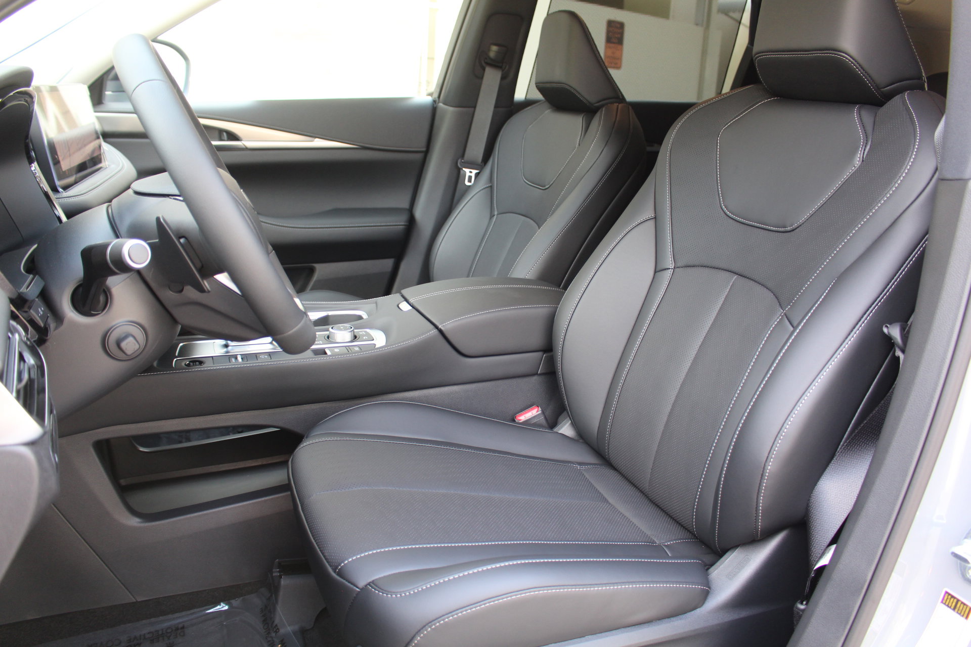 2026 Infiniti QX60 Luxe photo 12