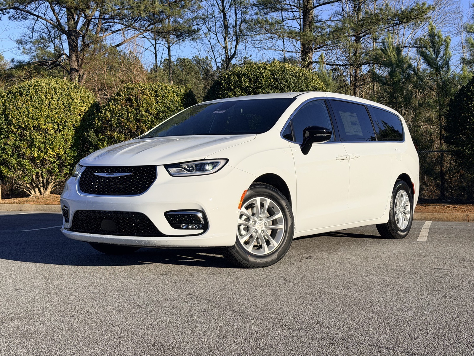 2026 Chrysler Pacifica Select's photo