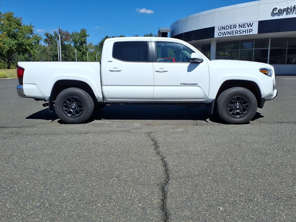 2022 Toyota Tacoma SR5's photo