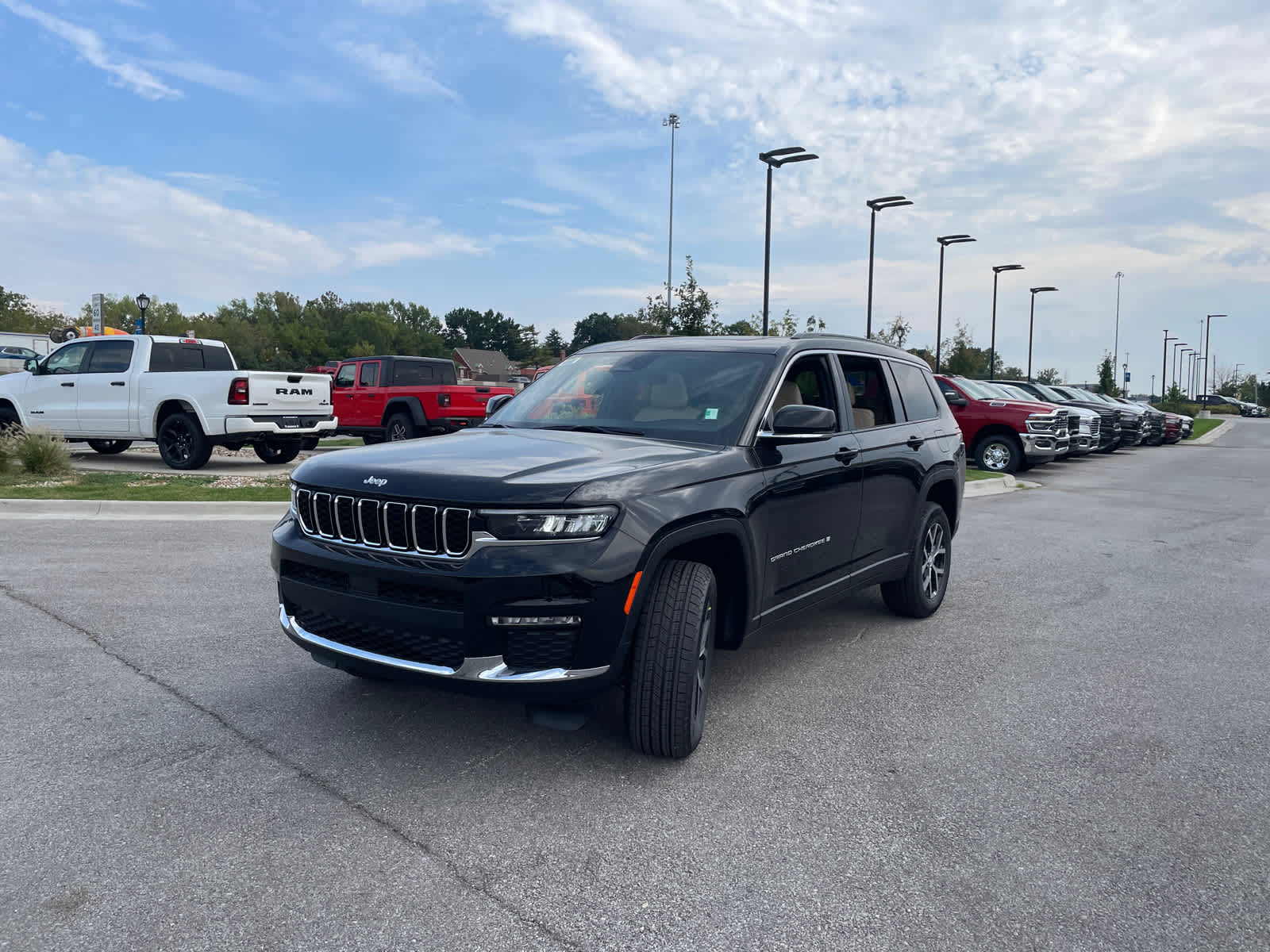 2025 Jeep Grand Cherokee Limited photo 4