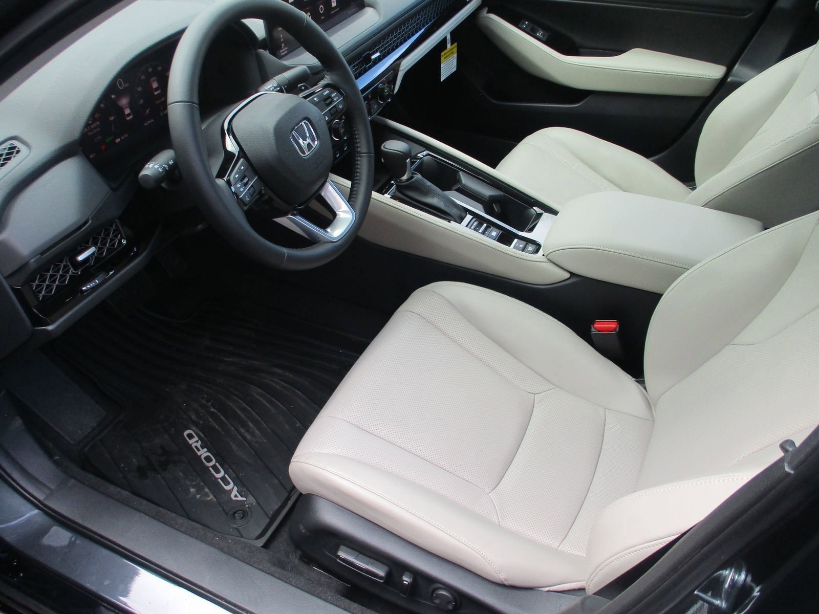 2025 Honda Accord Hybrid Touring photo 19