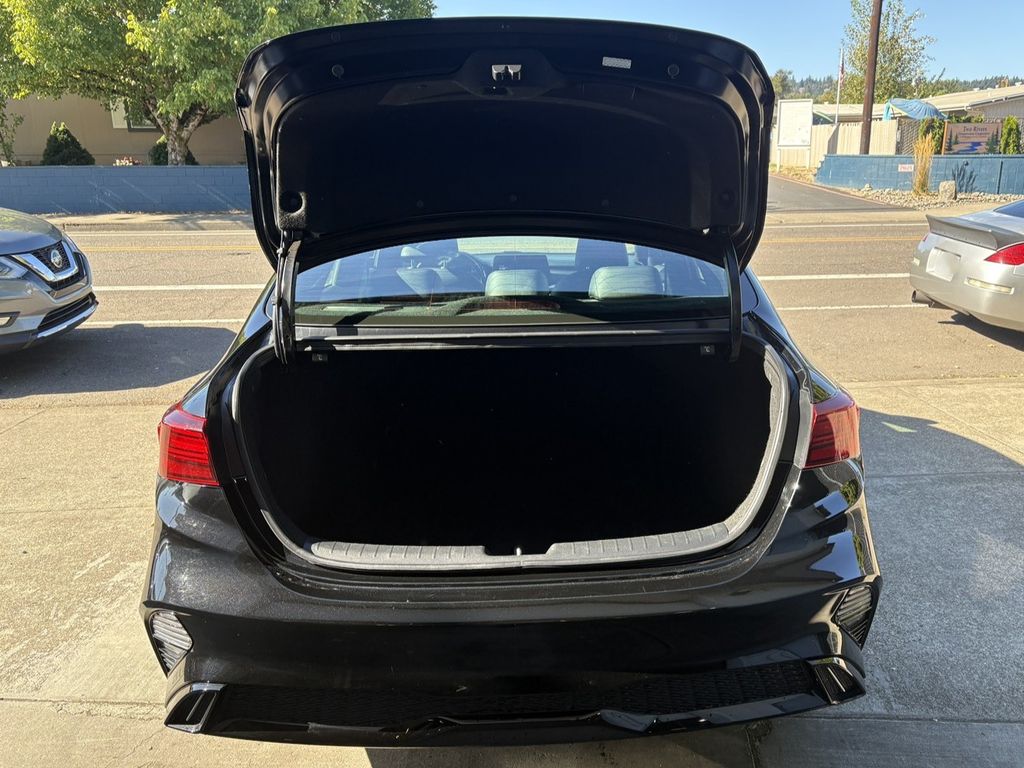 2024 Kia Forte GT-Line photo 9
