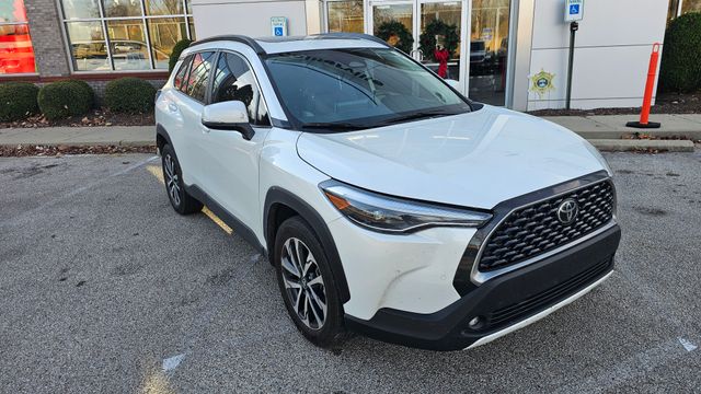 2024 Toyota Corolla Cross XLE's photo