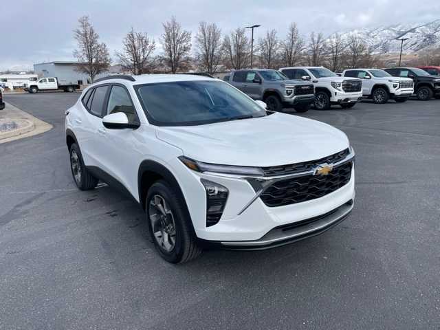 2025 Chevrolet Trax LT photo 4