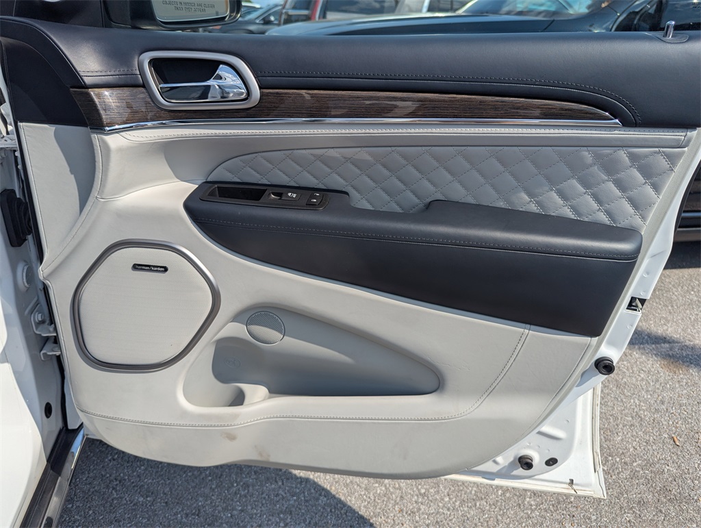 2017 Jeep Grand Cherokee Summit photo 34