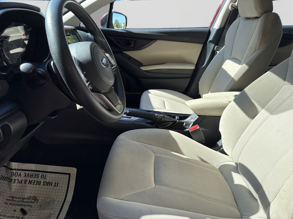 2017 Subaru Impreza 2.0i Premium photo 9