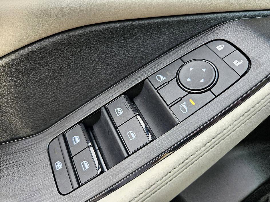 2025 Nissan Rogue SV photo 28