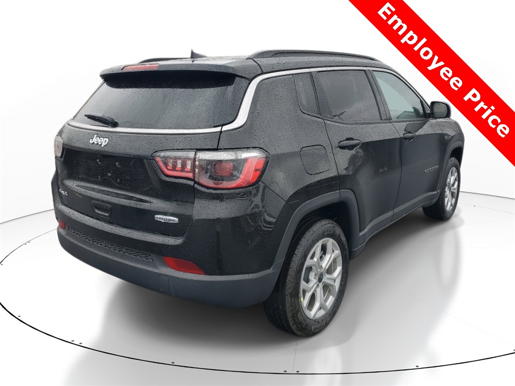 2025 Jeep Compass Latitude photo 4