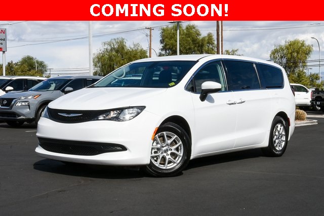 Pre-Owned 2024 Chrysler Voyager LX's photo