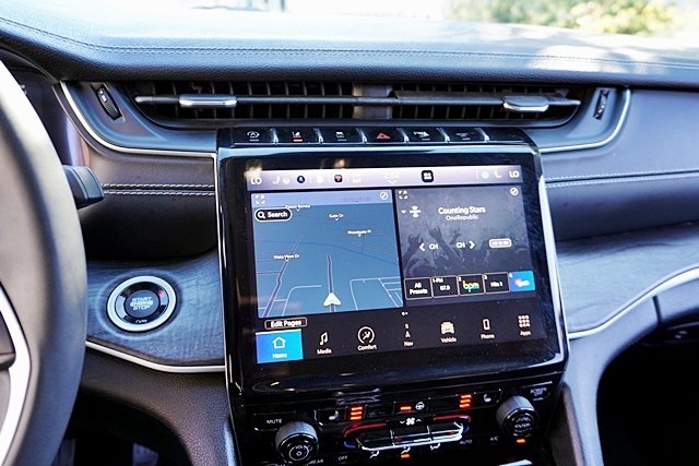 Used 2023 Black Jeep Limited image 23