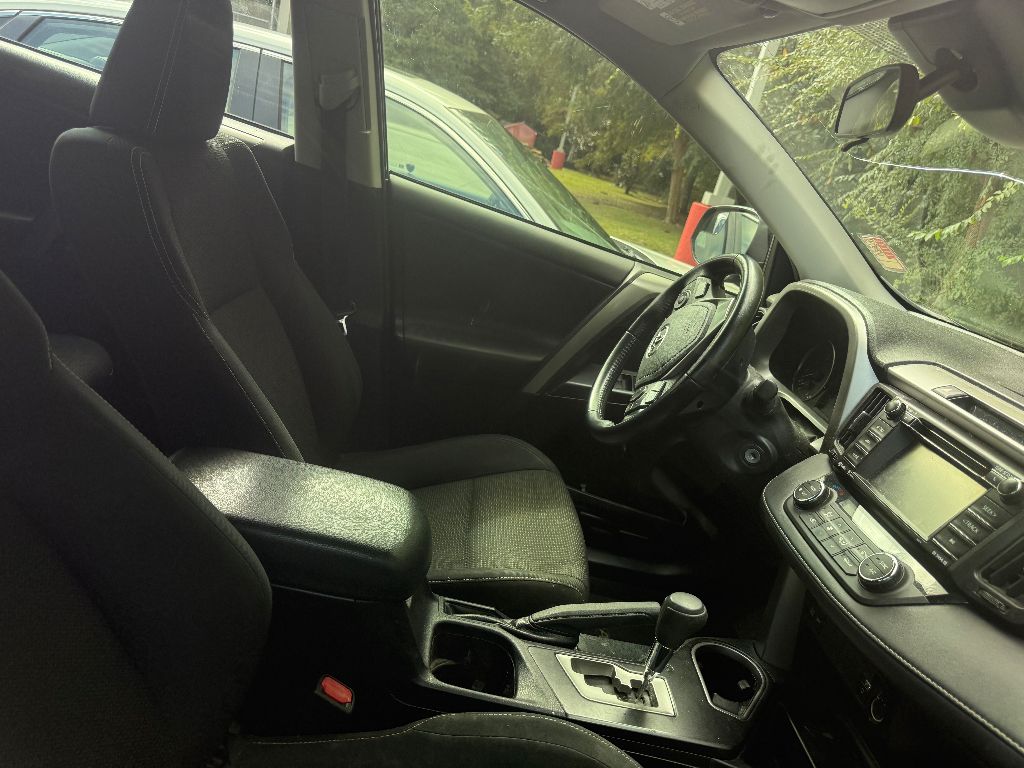 2017 Toyota RAV4 XLE photo 2