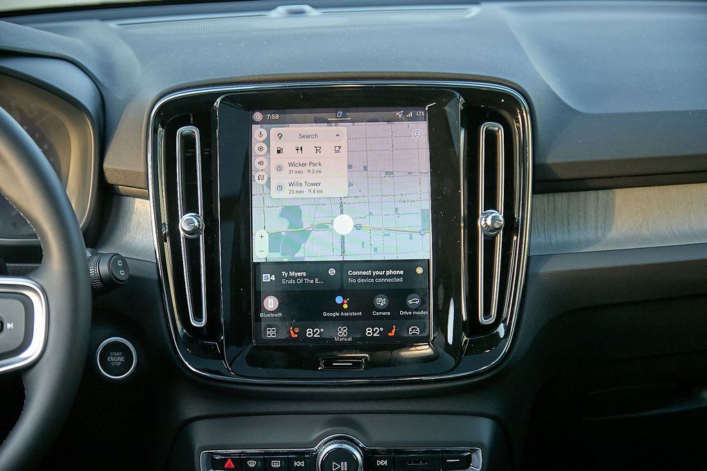 2026 VOLVO XC40 - Image 23