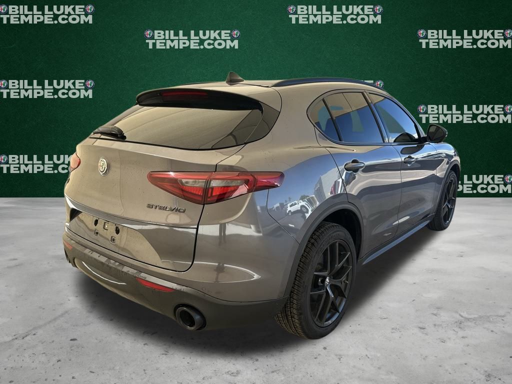 2019 Alfa Romeo Stelvio Base photo 4