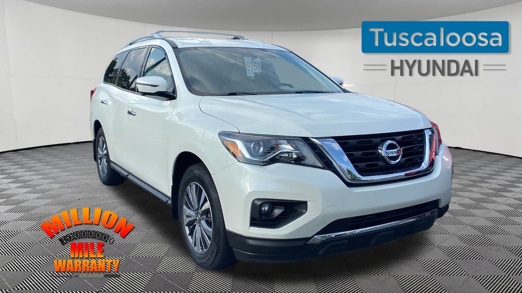 2020 Nissan Pathfinder SL's photo