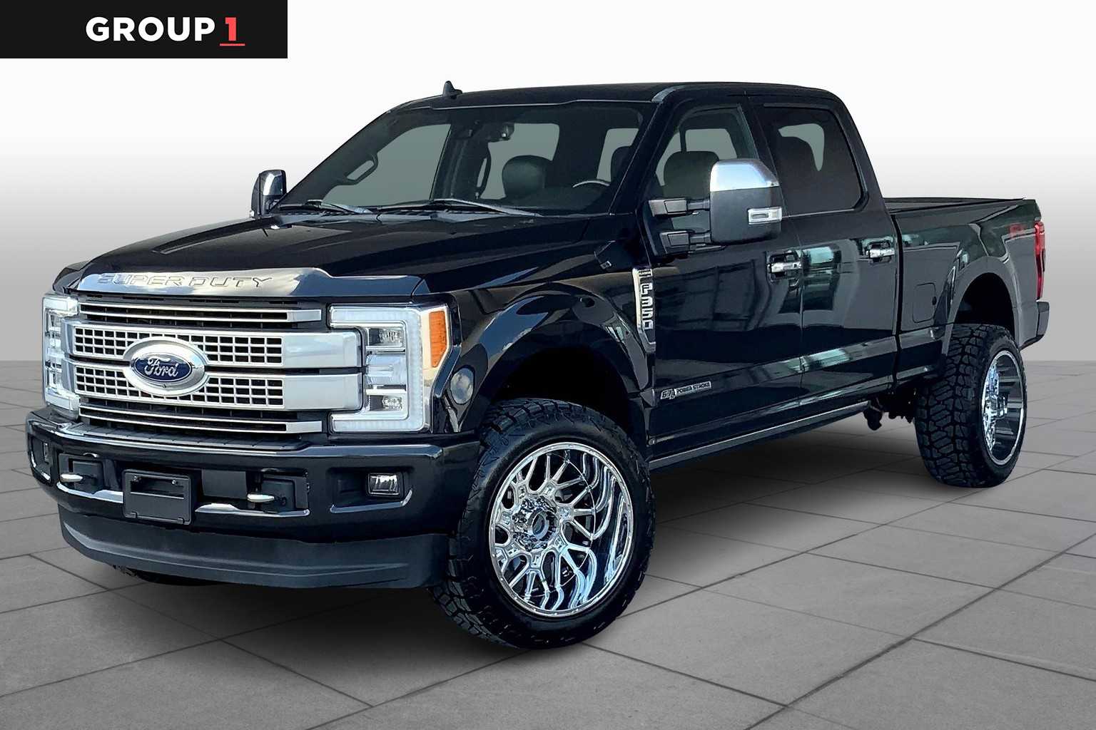 2019 Ford F-350 Super Duty Platinum's photo