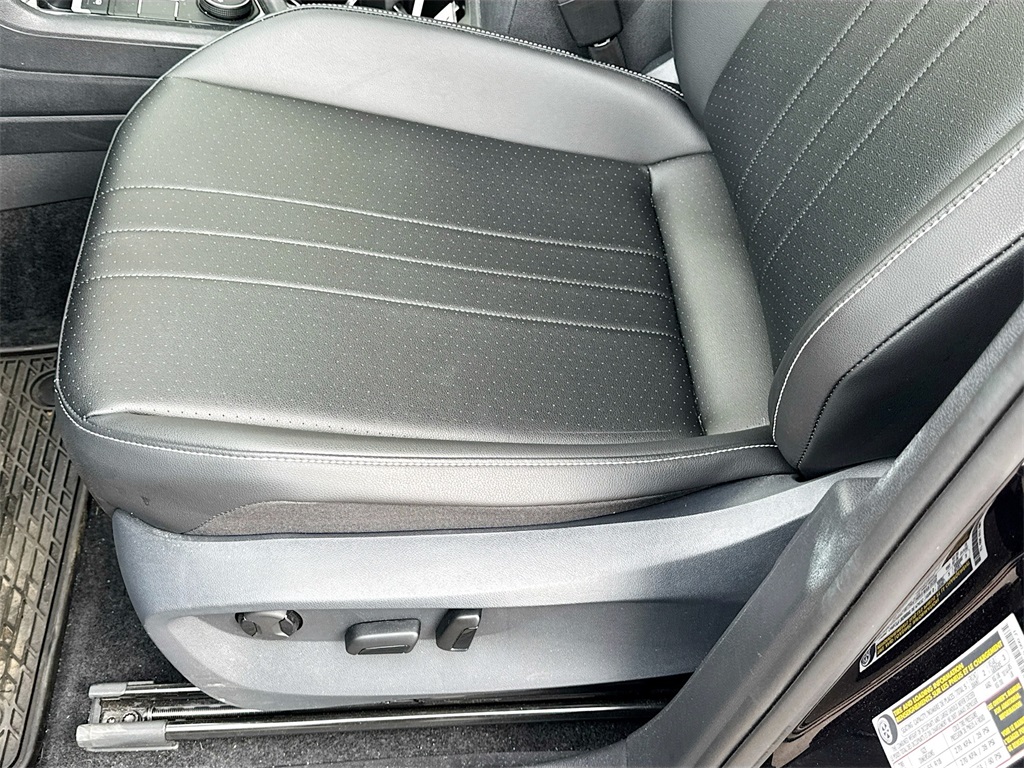2024 Volkswagen Tiguan SE Wolfsburg Edition photo 18