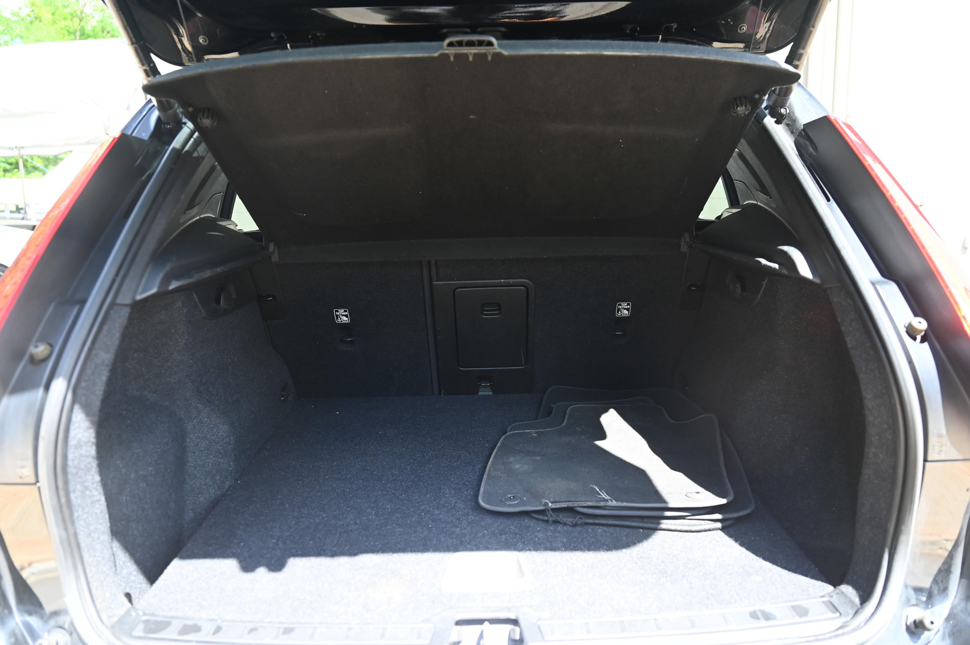 2022 Volvo XC40 Momentum photo 34