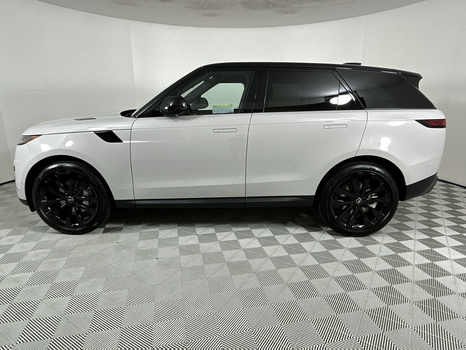 2025 Land Rover Range Rover Sport SE photo 2