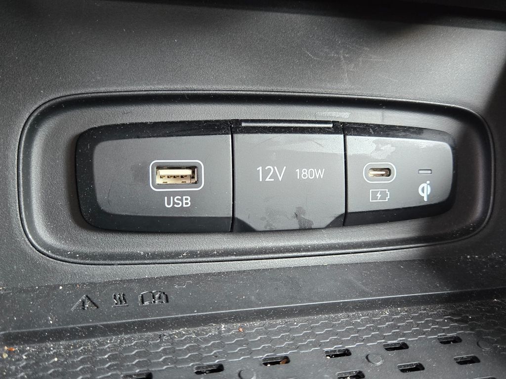 2024 Hyundai Venue Limited photo 24