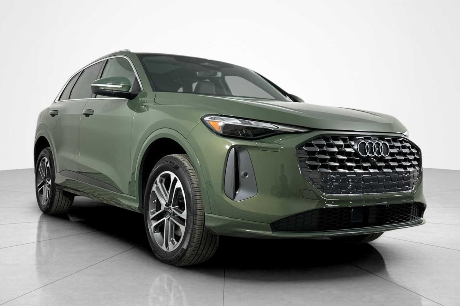 2025 Audi Q5 Premium TFSI photo 2