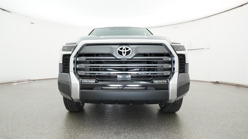 2025 Toyota Tundra Limited CrewMax photo 3