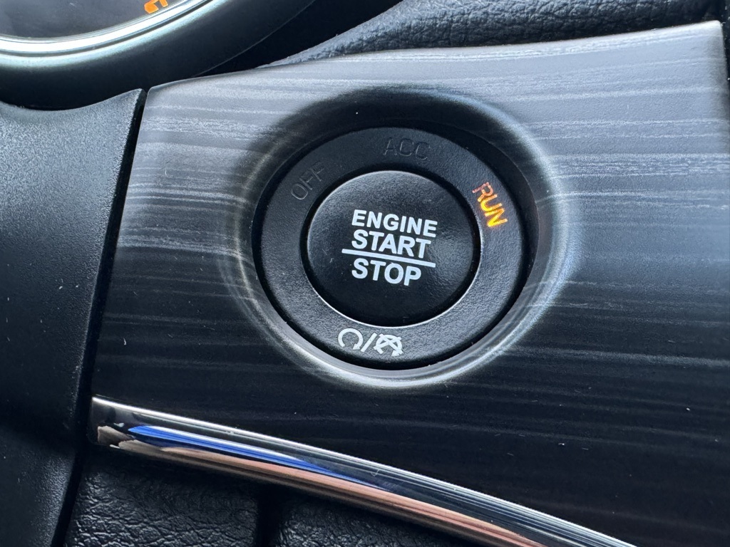 2021 Jeep Grand Cherokee Anniversary Edition photo 10