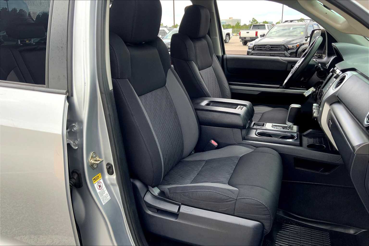 2017 Toyota Tundra SR5 photo 8