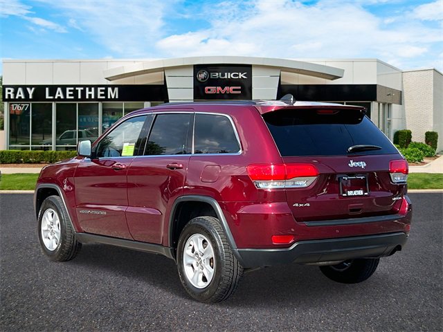 2017 Jeep Grand Cherokee Laredo photo 2