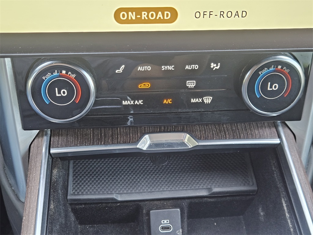 2023 Land Rover Range Rover SE photo 14