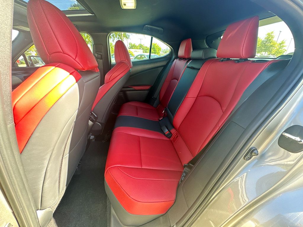 2022 Lexus UX 200 F SPORT photo 30