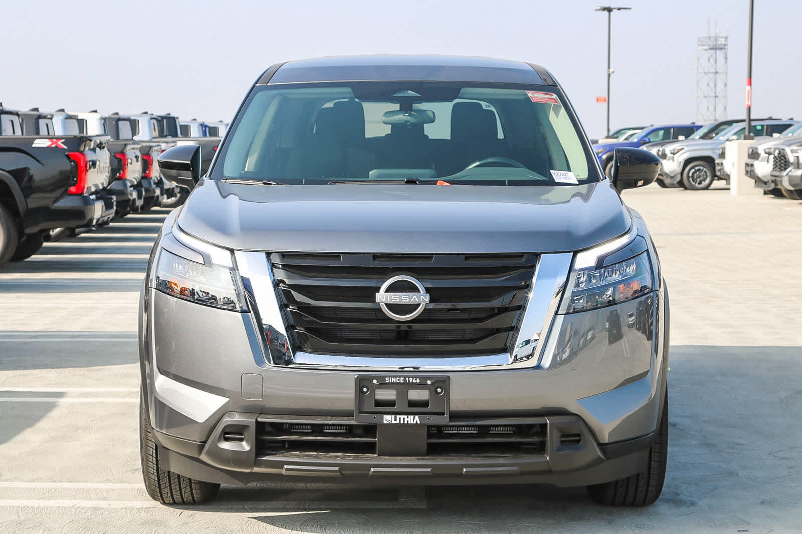 2025 Nissan Pathfinder S photo 2