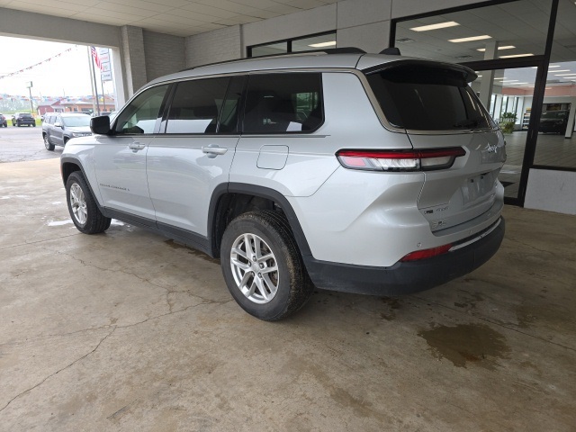 2022 Jeep Grand Cherokee Laredo photo 3