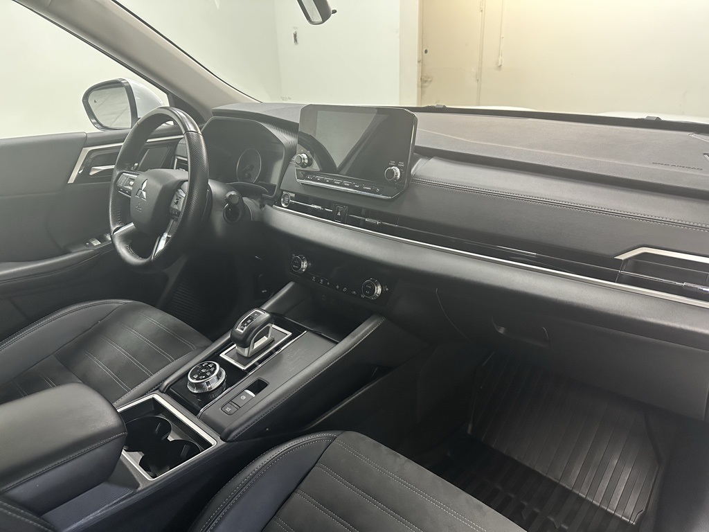2024 Mitsubishi Outlander SE photo 18