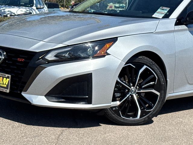 2023 Nissan Altima 2.5 SR photo 3