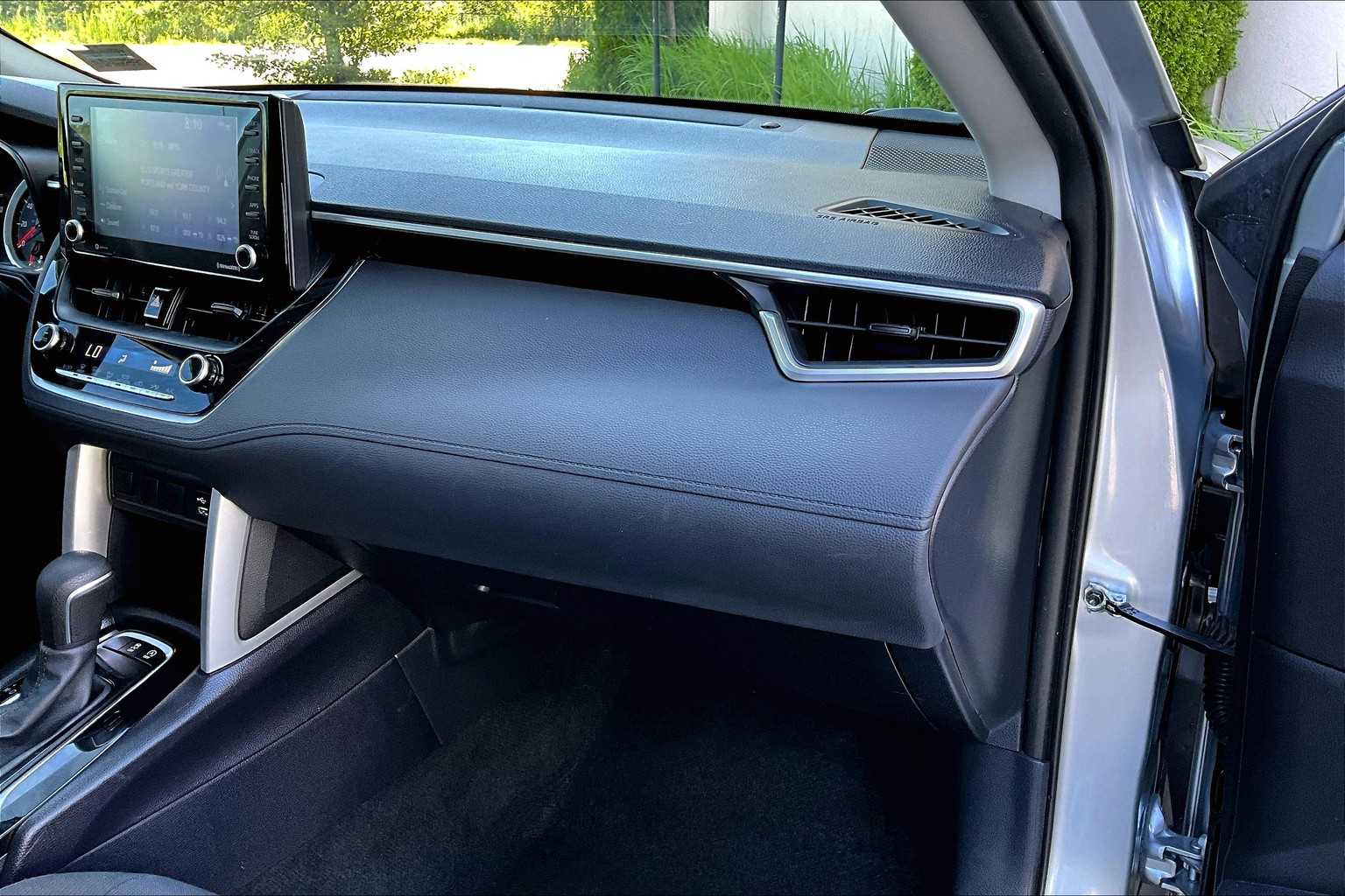 2022 Toyota Corolla Cross LE photo 17