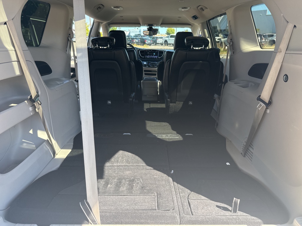 2023 Chrysler Pacifica Touring L photo 21