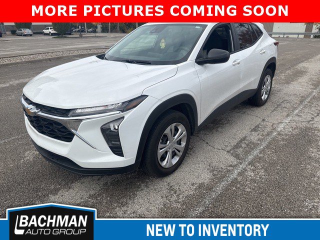 2024 Chevrolet Trax LS photo 2