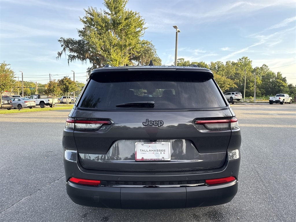 2025 Jeep Grand Cherokee Altitude photo 4